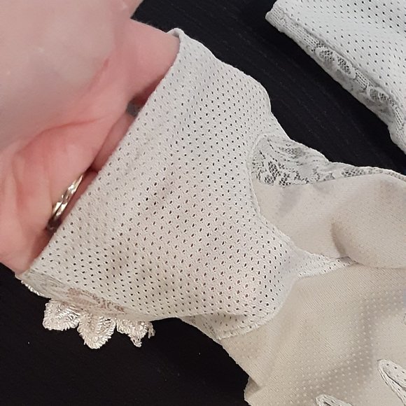 Grey Lace, Summer Wedding Driving Touch Screen Gloves, Flower Detail. Medium - Picture 8 of 9